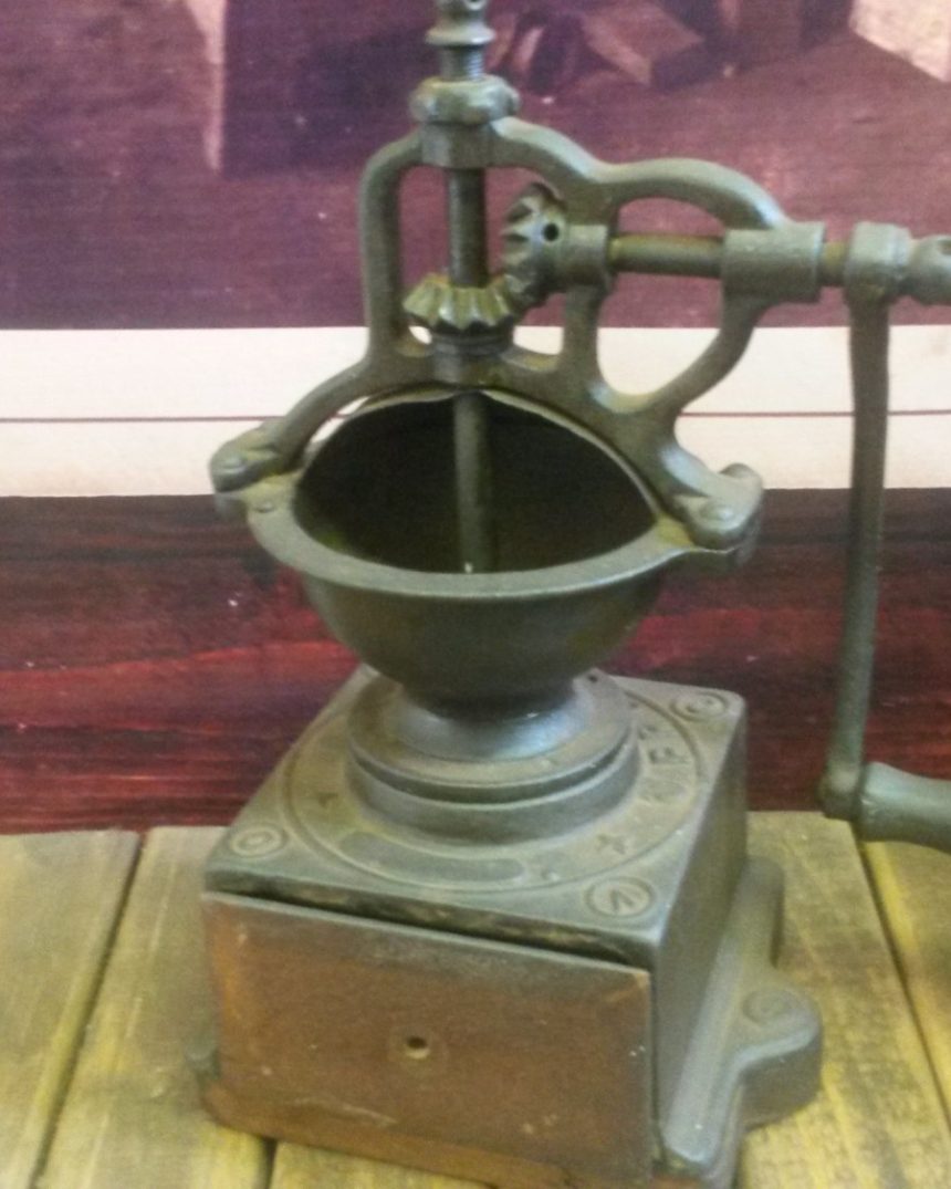 Manual crank coffee grinder with a cast conical grinding bowl